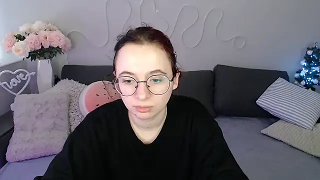 Snapshot of Mini_Diva chatting on 16, 12, 2025 Mini Diva online show from 16, 12, 2025