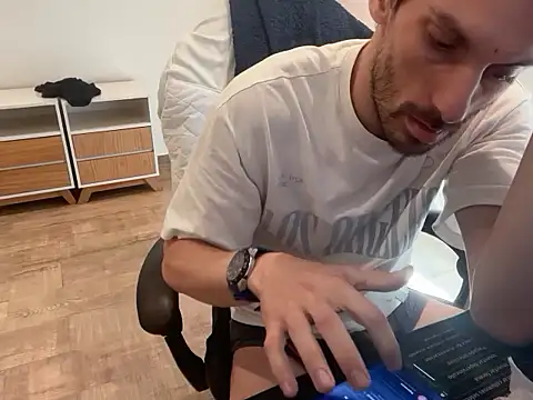 Snapshot of nicolaaaaas chatting on 13, 10, 2025 nicolaaaaas online show from 13, 10, 2025