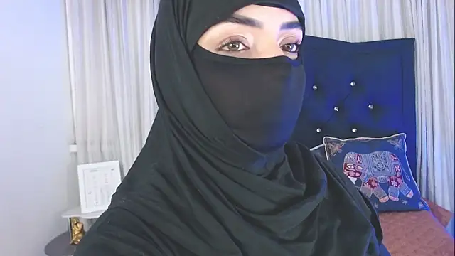 Snapshot of Uzra_hayed chatting on 2, 12, 2025 Uzra hayed online show from 2, 12, 2025