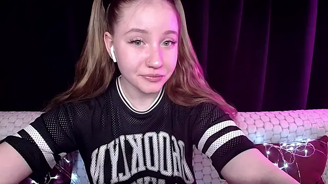 Snapshot of SindiWatsoon chatting on 19, 12, 2024 SindiWatsoon online show from 19, 12, 2024