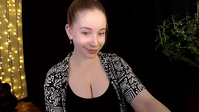 Snapshot of SindiWatsoon chatting on 14, 9, 2025 SindiWatsoon online show from 14, 9, 2025