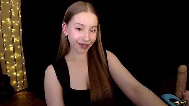 Snapshot of SindiWatsoon chatting on 4, 11, 2025 SindiWatsoon online show from 4, 11, 2025