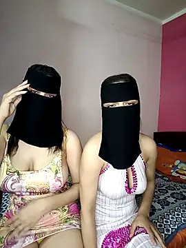 Snapshot of Meral1 chatting on 4, 11, 2025 Meral1 online show from 4, 11, 2025