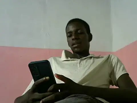 Snapshot of Bigras0011 chatting on 2, 12, 2024 Bigras0011 online show from 2, 12, 2024