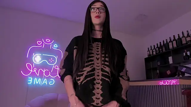 Bonnie Luxury online show from 23, 10, 2025