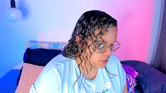 monicabbw  online show from 21, 1, 2025