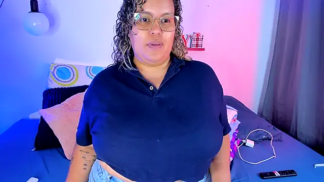 monicabbw  online show from 31, 1, 2025