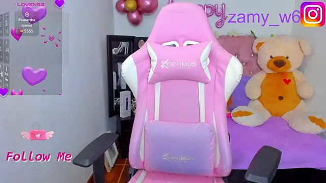 Snapshot of karla_cute01 chatting on 31, 10, 2025 karla cute01 online show from 31, 10, 2025