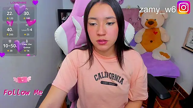 Snapshot of karla_cute01 chatting on 25, 11, 2025 karla cute01 online show from 25, 11, 2025