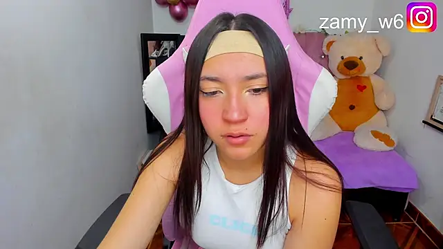 Snapshot of karla_cute01 chatting on 28, 11, 2025 karla cute01 online show from 28, 11, 2025