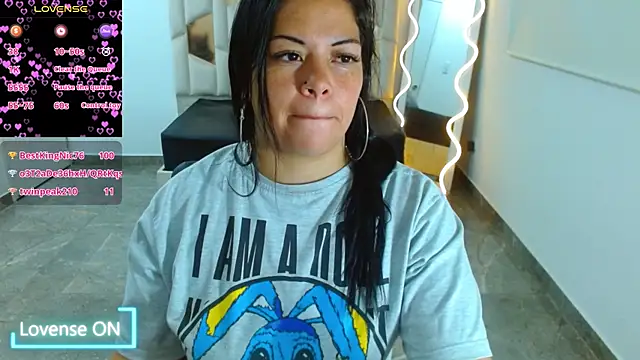 Snapshot of martinna_tay chatting on 11, 1, 2025 martinna tay online show from 11, 1, 2025