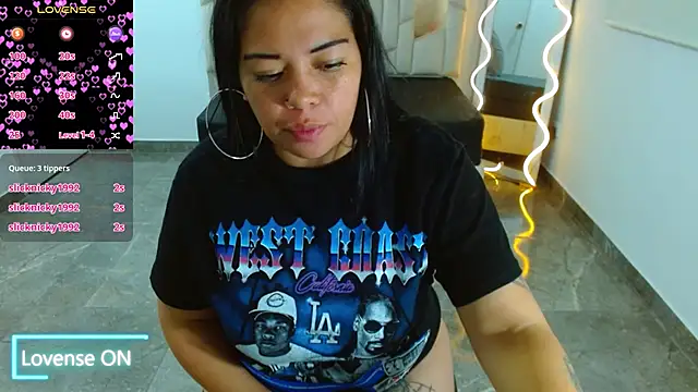 Snapshot of martinna_tay chatting on 20, 1, 2025 martinna tay online show from 20, 1, 2025