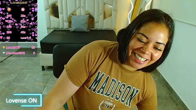 Snapshot of martinna_tay chatting on 25, 1, 2025 martinna tay online show from 25, 1, 2025