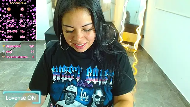 Snapshot of martinna_tay chatting on 3, 2, 2025 martinna tay online show from 3, 2, 2025