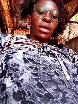 Snapshot of LOVELY-2BERRY chatting on 18, 10, 2025 LOVELY-2BERRY online show from 18, 10, 2025
