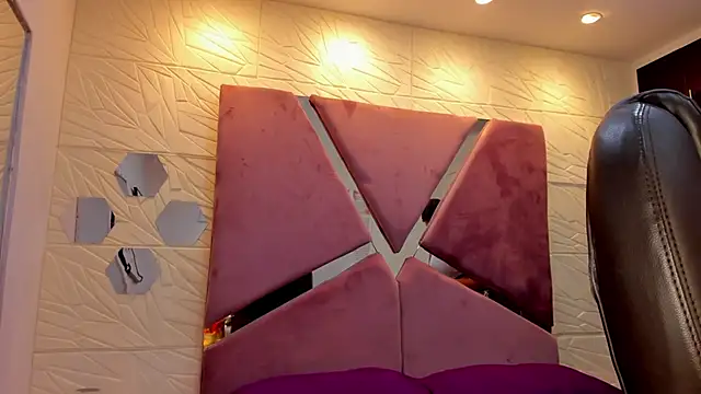 Charlotte Ice1 online show from 8, 9, 2025