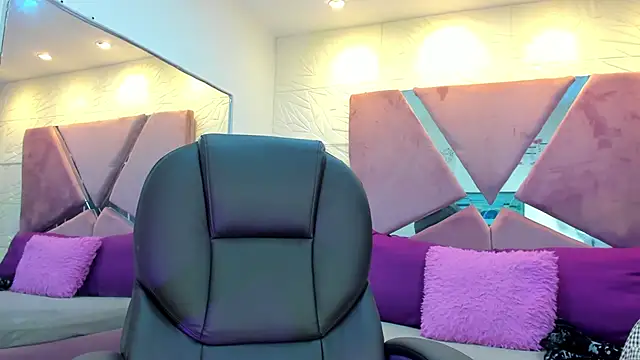 Charlotte Ice1 online show from 19, 9, 2025