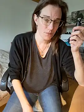 SpiceLea online show from 3, 3, 2025