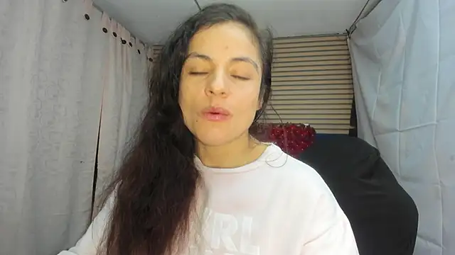 Snapshot of rosse_2504 chatting on 22, 6, 2026 rosse 2504 online show from 22, 6, 2026