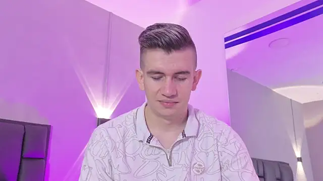 MikaelSlow online show from 8, 4, 2026