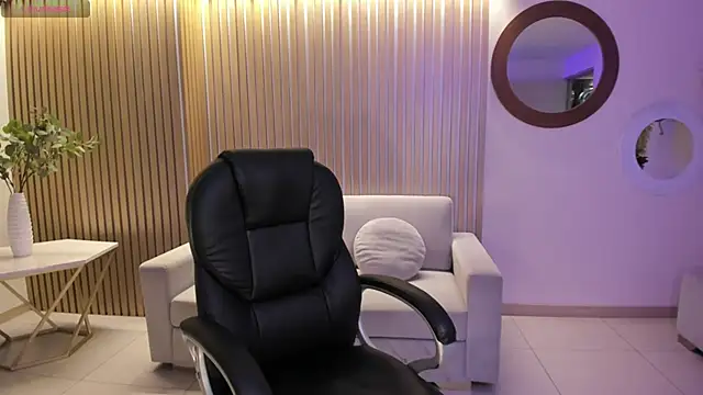 DonnaStonne online show from 5, 1, 2025