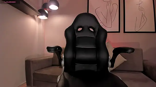 DonnaStonne online show from 8, 2, 2025