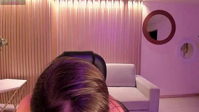 DonnaStonne online show from 5, 10, 2025