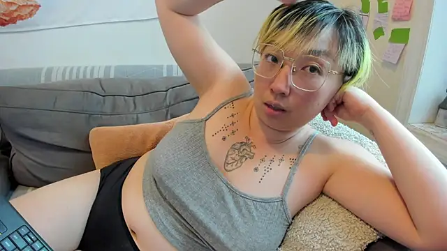 Snapshot of luxgray chatting on 18, 7, 2026 luxgray online show from 18, 7, 2026