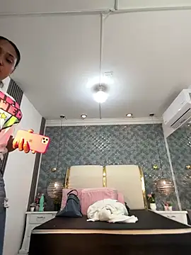 NaiomyLanes online show from 10, 4, 2026