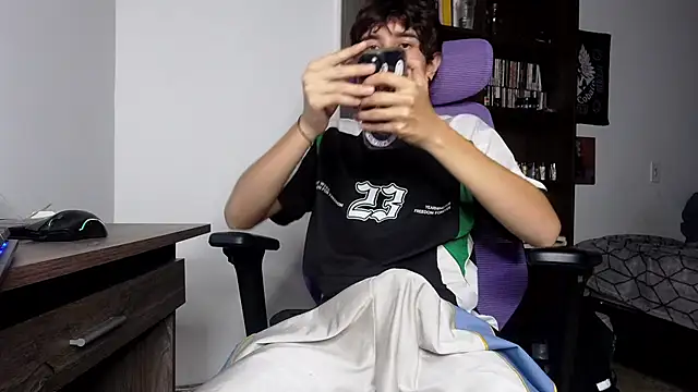 Snapshot of alex_connorr chatting on 10, 11, 2025 alex connorr online show from 10, 11, 2025