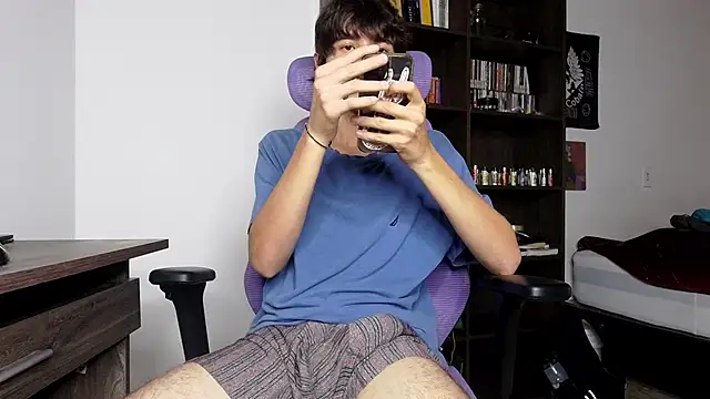 Snapshot of alex_connorr chatting on 28, 11, 2025 alex connorr online show from 28, 11, 2025