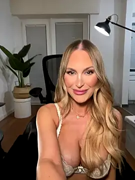 Lena Blom online show from 3, 10, 2025