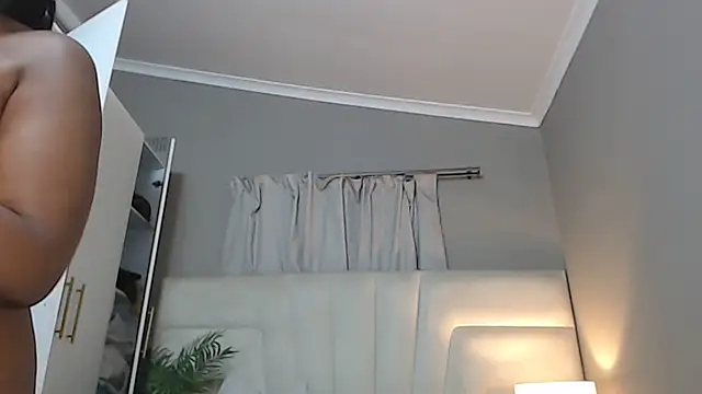 Snapshot of naughtyblackdolie chatting on 24, 9, 2025 naughtyblackdolie online show from 24, 9, 2025