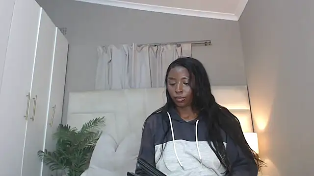 Snapshot of naughtyblackdolie chatting on 7, 11, 2025 naughtyblackdolie online show from 7, 11, 2025