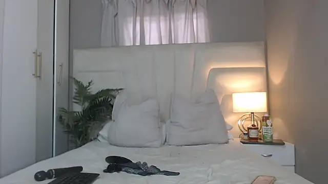 Snapshot of naughtyblackdolie chatting on 4, 12, 2025 naughtyblackdolie online show from 4, 12, 2025