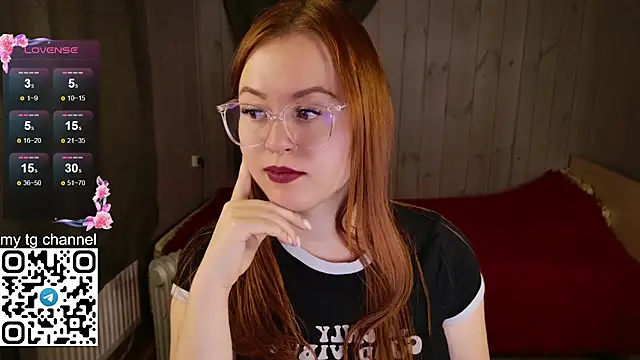 Snapshot of Lila_Pitt chatting on 5, 1, 2025 Lila Pitt online show from 5, 1, 2025