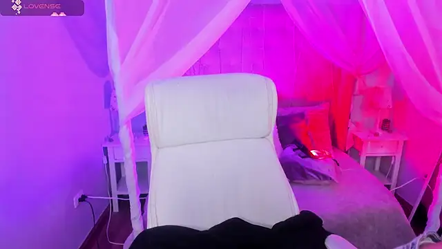 Snapshot of Hanna__Becker_ chatting on 26, 2, 2025 Hanna  Becker  online show from 26, 2, 2025