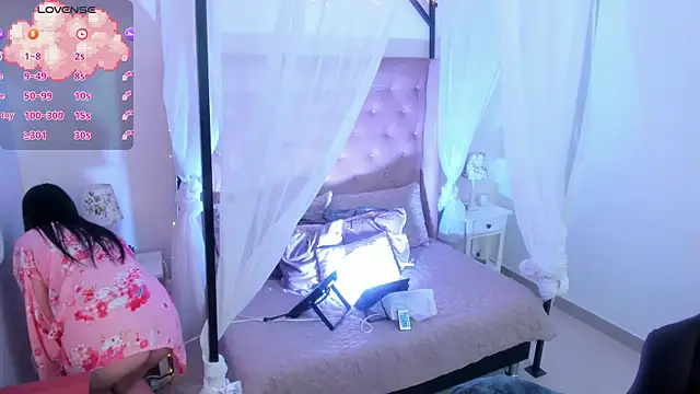 Snapshot of Hanna__Becker_ chatting on 27, 9, 2025 Hanna  Becker  online show from 27, 9, 2025