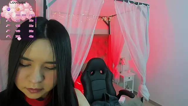 Snapshot of Hanna__Becker_ chatting on 17, 10, 2025 Hanna  Becker  online show from 17, 10, 2025