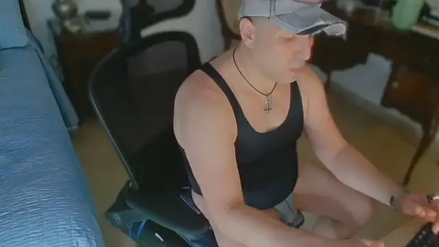 Snapshot of slzypvtpig chatting on 6, 8, 2026 slzypvtpig online show from 6, 8, 2026