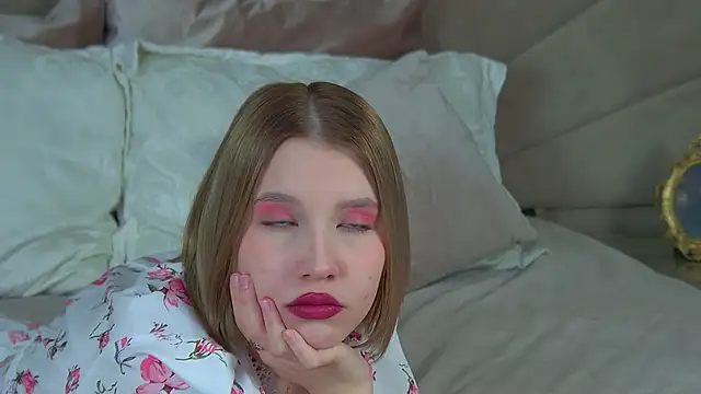 LiliLinn online show from 17, 2, 2025