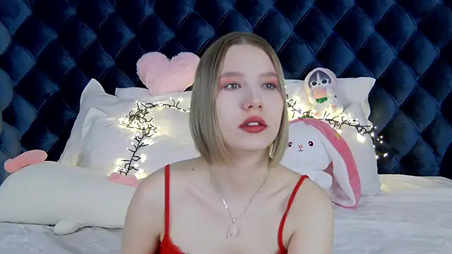 LiliLinn online show from 3, 3, 2025