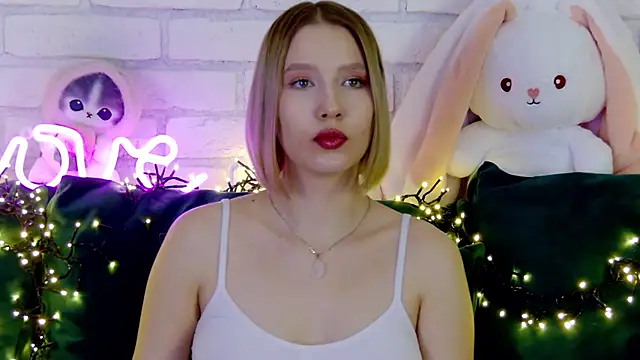 LiliLinn online show from 4, 3, 2025