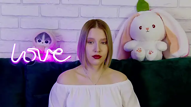 LiliLinn online show from 5, 3, 2025