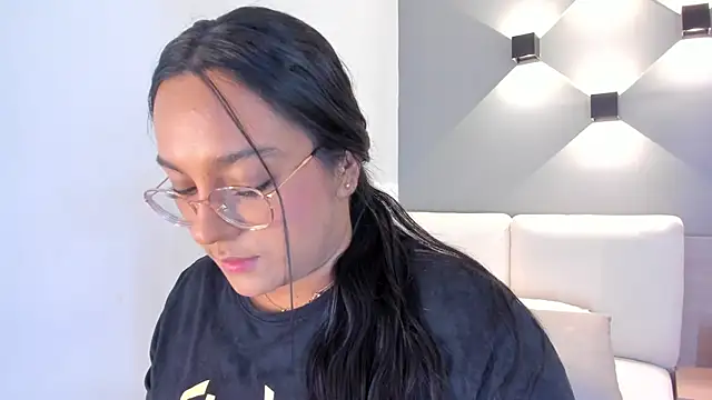 ellamontoya online show from 2, 10, 2025