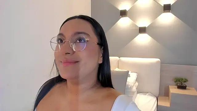 ellamontoya online show from 17, 10, 2025