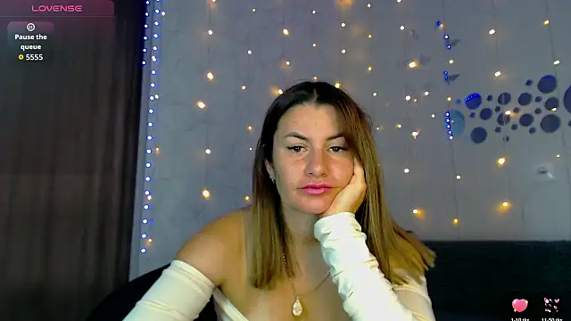 Snapshot of SuchAngel_ chatting on 28, 10, 2025 SuchAngel online show from 28, 10, 2025