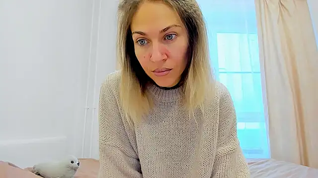 Mona Cruz online show from 8, 12, 2024