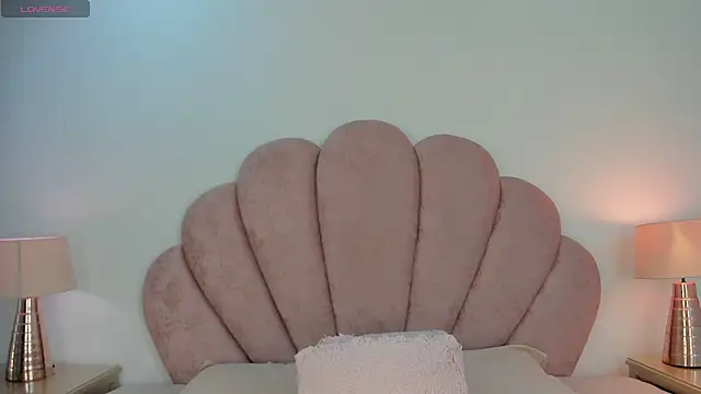 Nicole Paradise online show from 31, 12, 2024