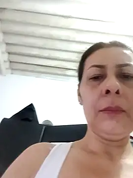 Snapshot of Mia-funny20 chatting on 13, 2, 2025 Mia-funny20 online show from 13, 2, 2025